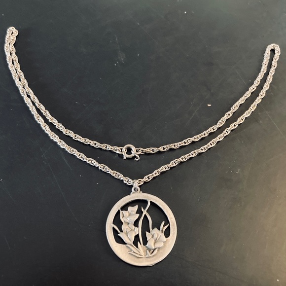 Vintage Pewter Floral Necklace - Picture 8 of 11